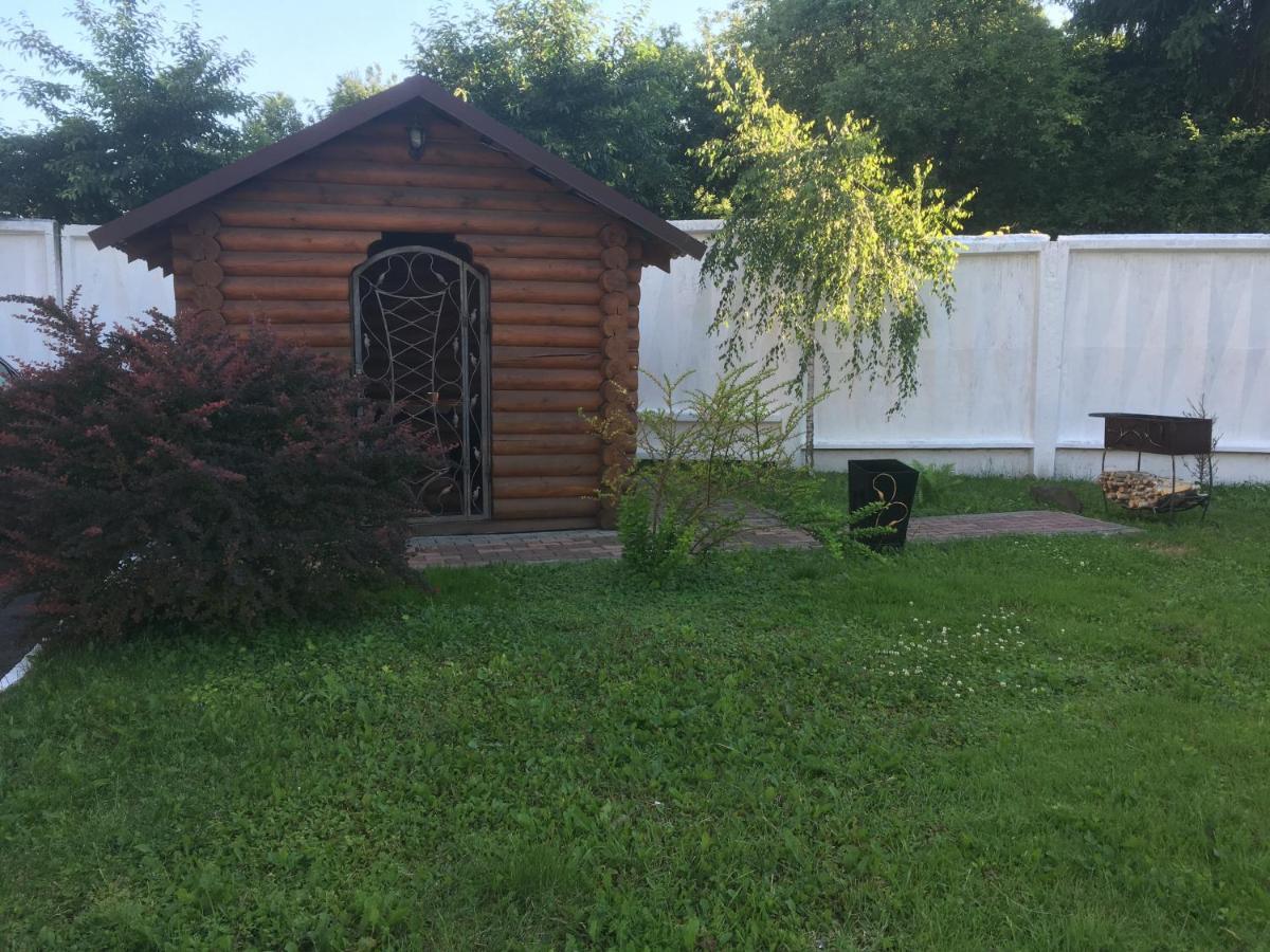 Mini-Hotel Neptun Ρίβνε Εξωτερικό φωτογραφία