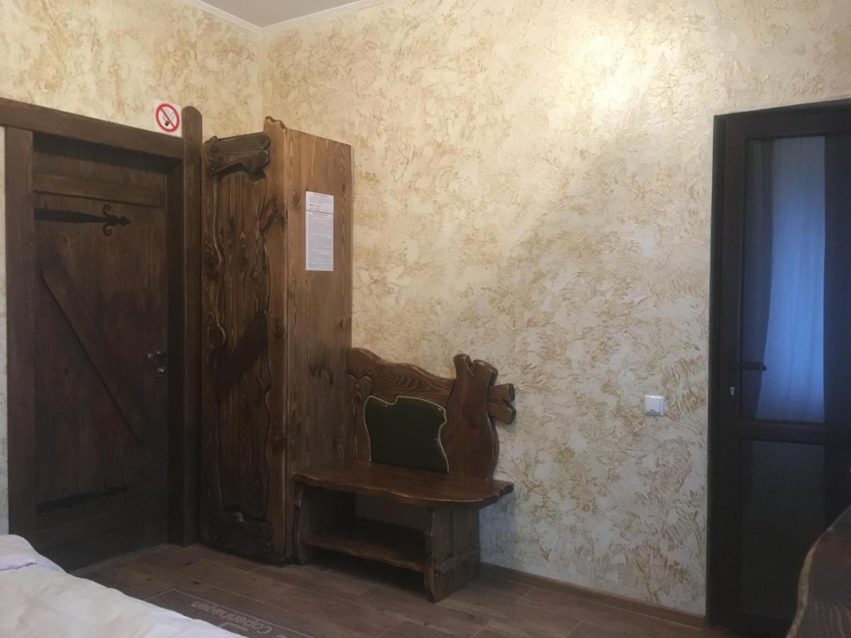 Mini-Hotel Neptun Ρίβνε Εξωτερικό φωτογραφία