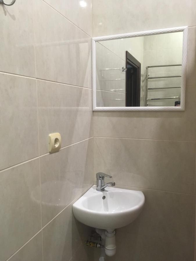 Mini-Hotel Neptun Ρίβνε Εξωτερικό φωτογραφία