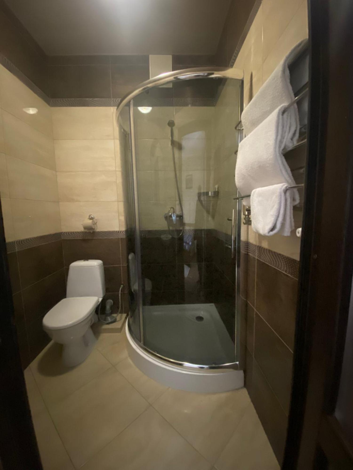 Mini-Hotel Neptun Ρίβνε Εξωτερικό φωτογραφία