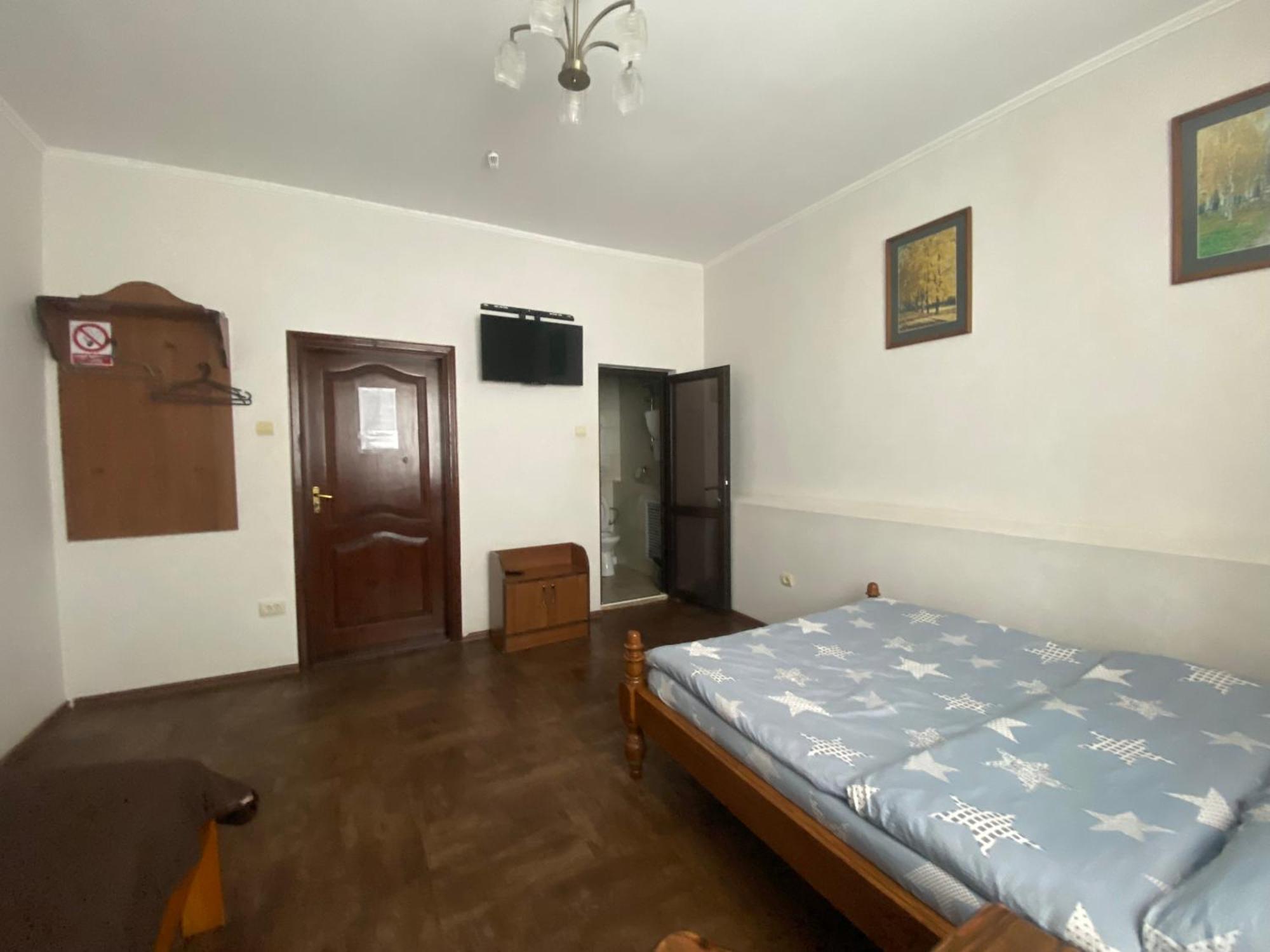 Mini-Hotel Neptun Ρίβνε Εξωτερικό φωτογραφία