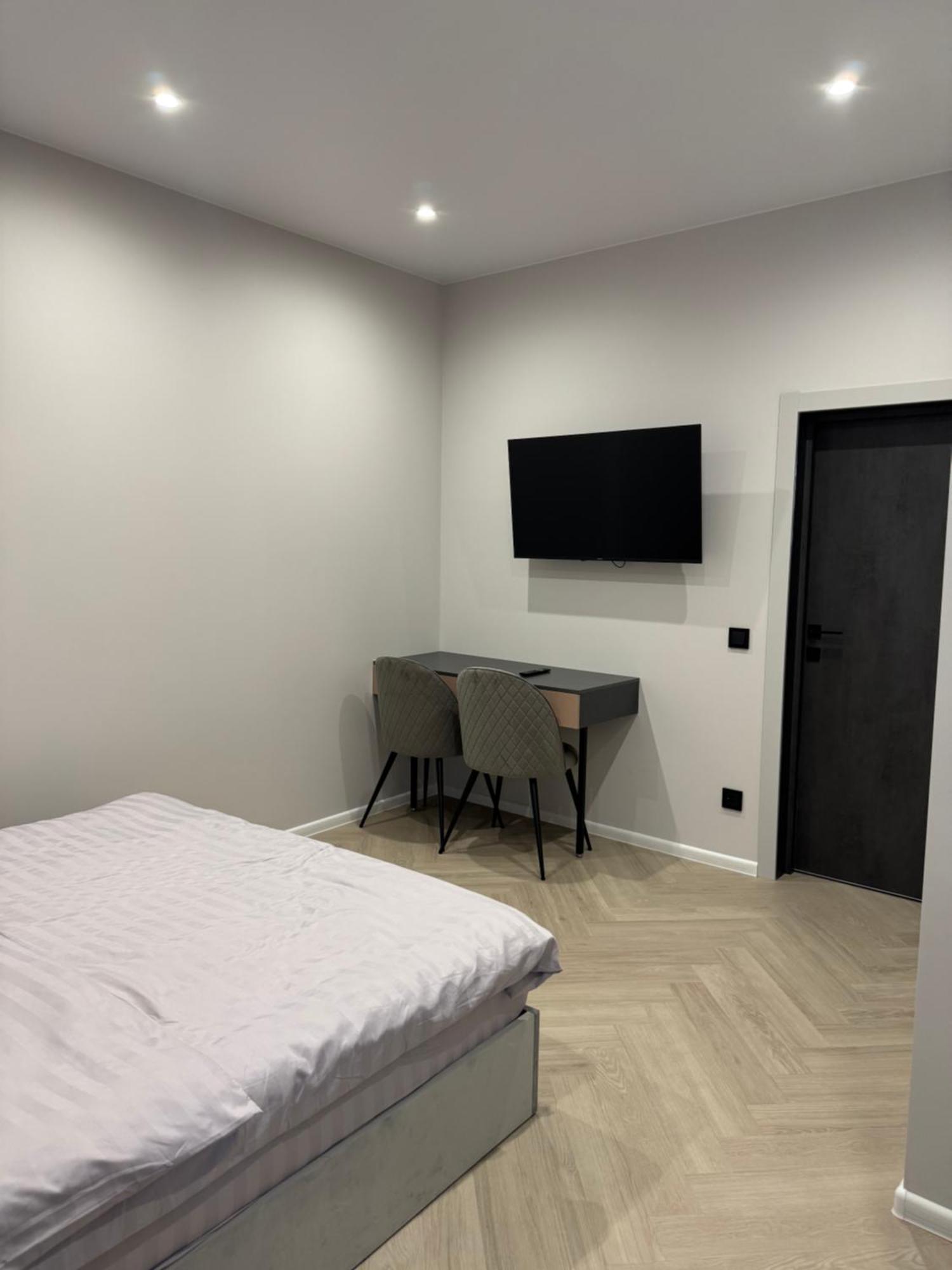 Mini-Hotel Neptun Ρίβνε Εξωτερικό φωτογραφία