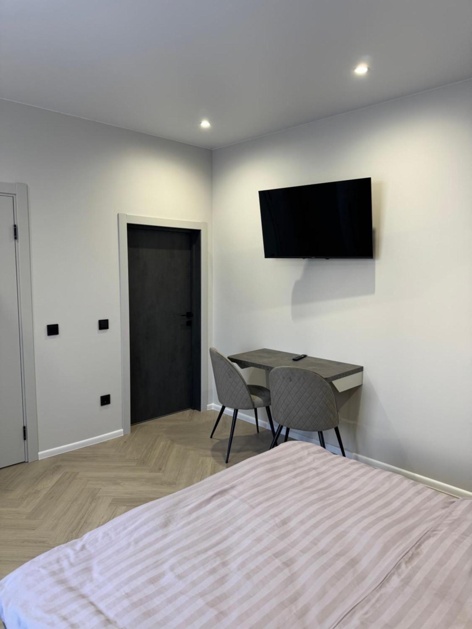 Mini-Hotel Neptun Ρίβνε Εξωτερικό φωτογραφία